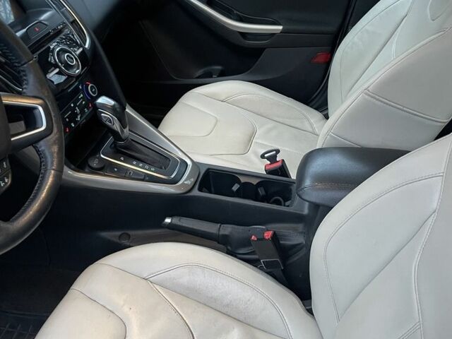 Сірий Форд Фокус, об'ємом двигуна 2 л та пробігом 131 тис. км за 9200 $, фото 6 на Automoto.ua