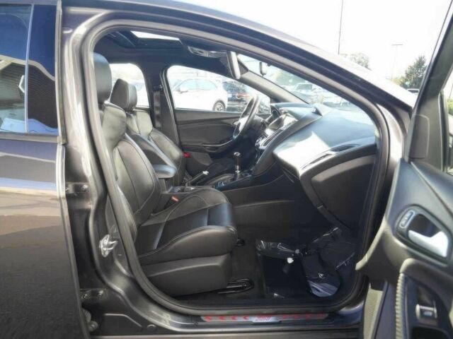 Серый Форд Фокус, объемом двигателя 2 л и пробегом 38 тыс. км за 2400 $, фото 11 на Automoto.ua