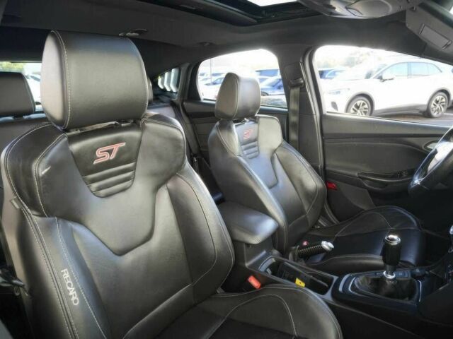 Серый Форд Фокус, объемом двигателя 2 л и пробегом 38 тыс. км за 2400 $, фото 9 на Automoto.ua