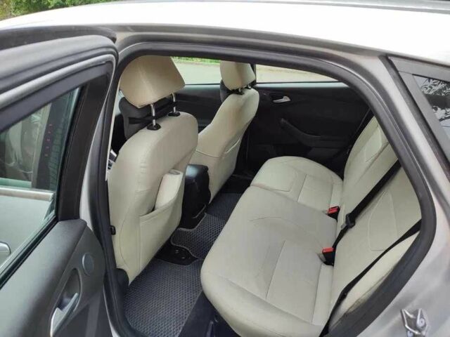 Серый Форд Фокус, объемом двигателя 2 л и пробегом 95 тыс. км за 9000 $, фото 6 на Automoto.ua