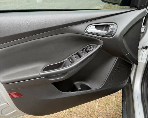 Сірий Форд Фокус, об'ємом двигуна 2 л та пробігом 121 тис. км за 8800 $, фото 14 на Automoto.ua