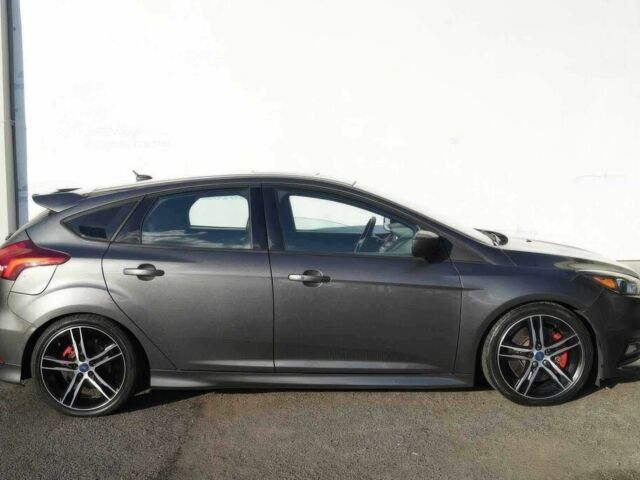 Серый Форд Фокус, объемом двигателя 2 л и пробегом 38 тыс. км за 2400 $, фото 2 на Automoto.ua