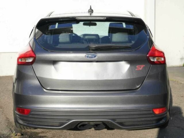 Серый Форд Фокус, объемом двигателя 2 л и пробегом 38 тыс. км за 2400 $, фото 4 на Automoto.ua