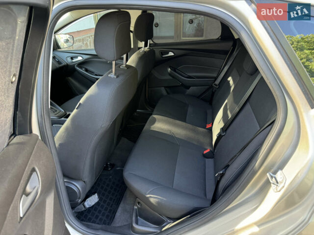 Сірий Форд Фокус, об'ємом двигуна 2 л та пробігом 46 тис. км за 10700 $, фото 7 на Automoto.ua
