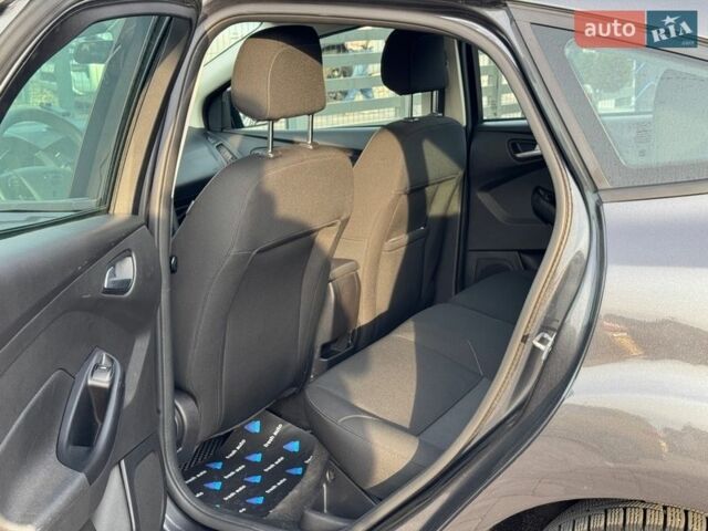Серый Форд Фокус, объемом двигателя 2 л и пробегом 125 тыс. км за 8900 $, фото 27 на Automoto.ua