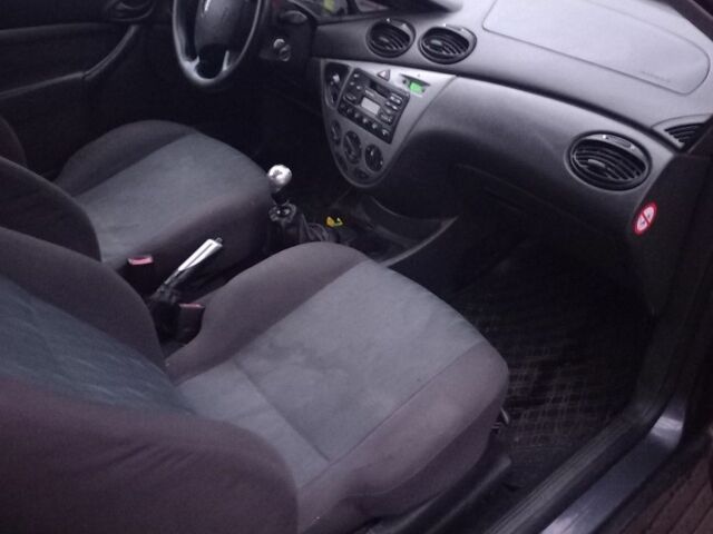 Серый Форд Фокус, объемом двигателя 1.8 л и пробегом 214 тыс. км за 2300 $, фото 10 на Automoto.ua