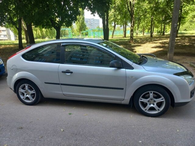 Серый Форд Фокус, объемом двигателя 1.6 л и пробегом 194 тыс. км за 4199 $, фото 2 на Automoto.ua