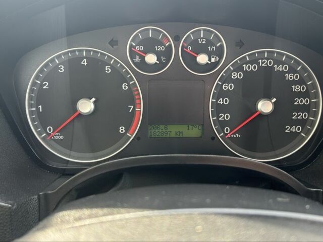 Серый Форд Фокус, объемом двигателя 1.8 л и пробегом 183 тыс. км за 5000 $, фото 7 на Automoto.ua