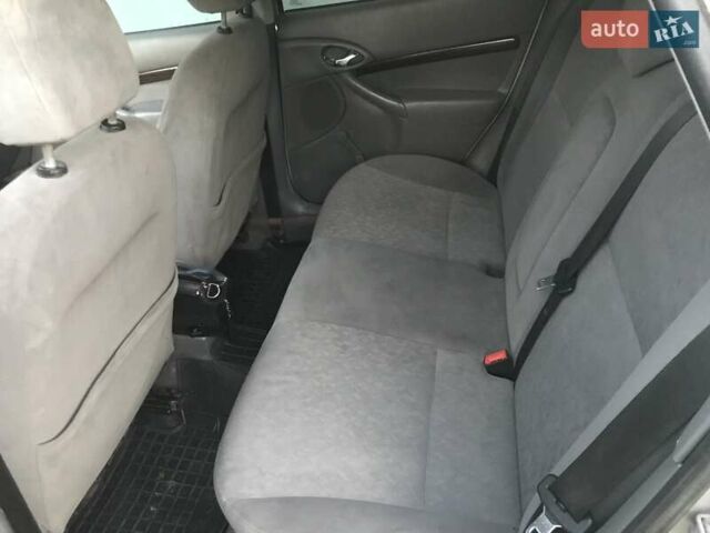 Серый Форд Фокус, объемом двигателя 1.99 л и пробегом 295 тыс. км за 2000 $, фото 2 на Automoto.ua