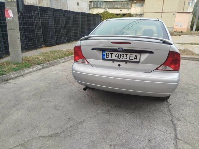 Серый Форд Фокус, объемом двигателя 2 л и пробегом 220 тыс. км за 1900 $, фото 2 на Automoto.ua