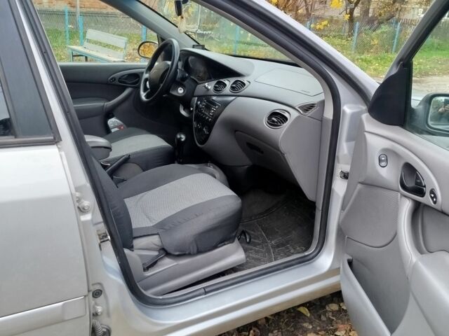 Серый Форд Фокус, объемом двигателя 2 л и пробегом 280 тыс. км за 3300 $, фото 6 на Automoto.ua