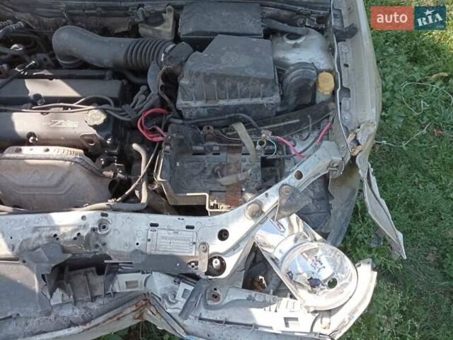 Серый Форд Фокус, объемом двигателя 1.8 л и пробегом 290 тыс. км за 1000 $, фото 1 на Automoto.ua