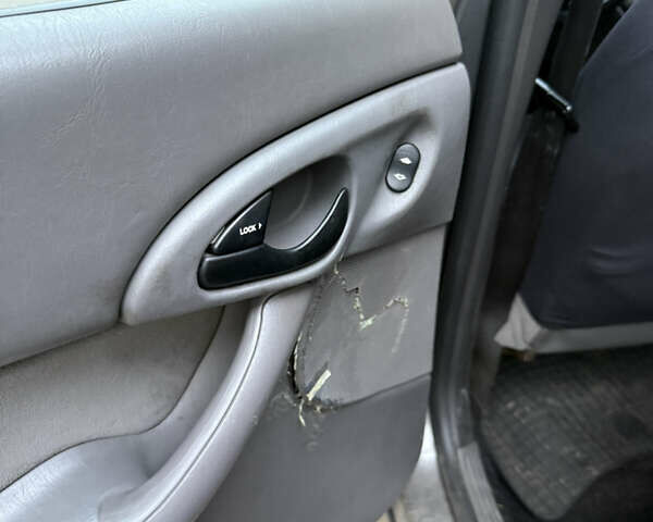 Серый Форд Фокус, объемом двигателя 2 л и пробегом 189 тыс. км за 3000 $, фото 2 на Automoto.ua