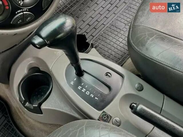Форд Фокус 2002 в Ивано-Франковске на Automoto.ua Серый Форд Фокус, объемом двигателя 2 л и пробегом 148 тыс. км за 2650 $, фото 13 на Automoto.ua