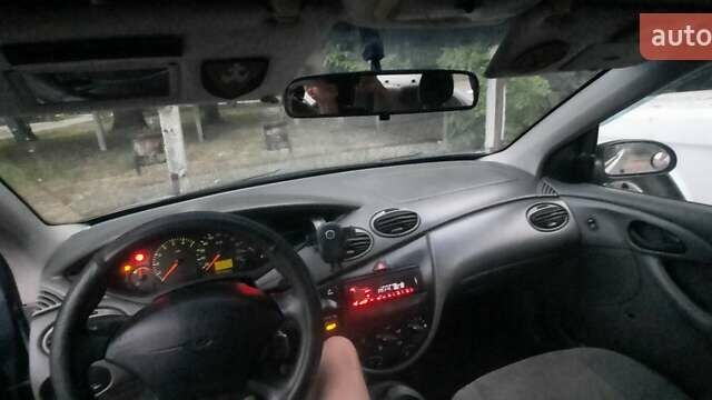 Серый Форд Фокус, объемом двигателя 1.6 л и пробегом 300 тыс. км за 2200 $, фото 5 на Automoto.ua