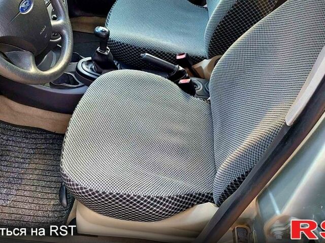 Серый Форд Фокус, объемом двигателя 1.6 л и пробегом 93 тыс. км за 3900 $, фото 10 на Automoto.ua