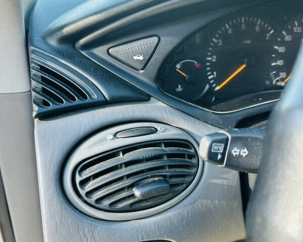 Серый Форд Фокус, объемом двигателя 2 л и пробегом 240 тыс. км за 2700 $, фото 14 на Automoto.ua