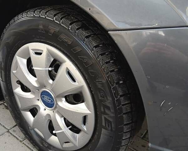 Форд Фокус 2002 в Хмельницком на Automoto.ua Серый Форд Фокус, объемом двигателя 1.8 л и пробегом 198 тыс. км за 2100 $, фото 26 на Automoto.ua