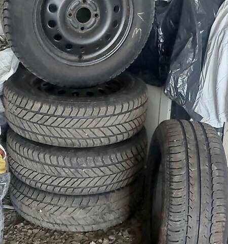 Серый Форд Фокус, объемом двигателя 1.6 л и пробегом 266 тыс. км за 3300 $, фото 4 на Automoto.ua