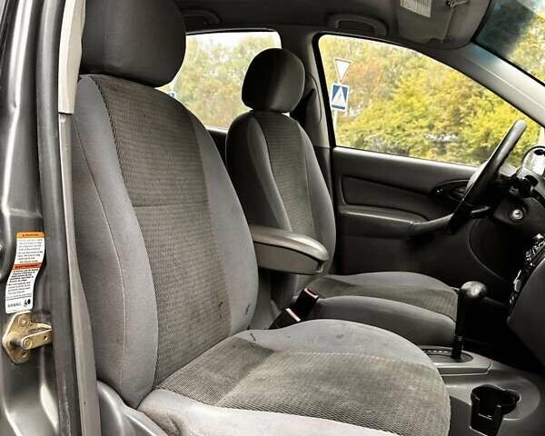 Серый Форд Фокус, объемом двигателя 1.8 л и пробегом 155 тыс. км за 2250 $, фото 13 на Automoto.ua