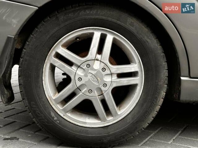 Серый Форд Фокус, объемом двигателя 1.8 л и пробегом 155 тыс. км за 2250 $, фото 30 на Automoto.ua