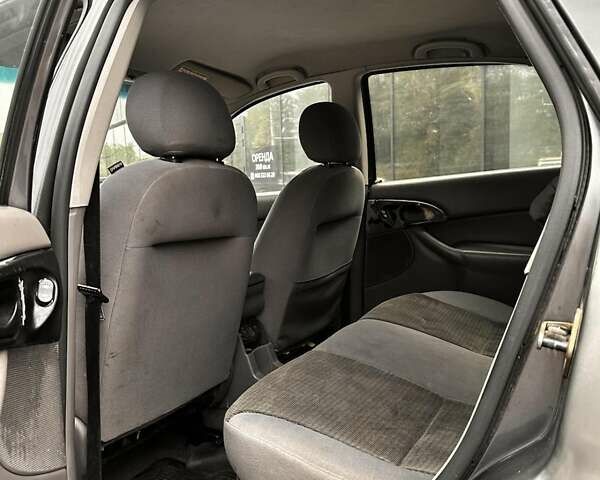 Серый Форд Фокус, объемом двигателя 1.8 л и пробегом 155 тыс. км за 2250 $, фото 17 на Automoto.ua