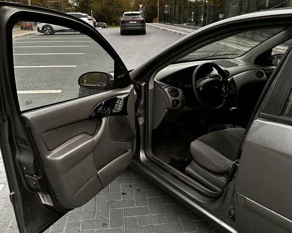 Серый Форд Фокус, объемом двигателя 1.8 л и пробегом 155 тыс. км за 2250 $, фото 18 на Automoto.ua