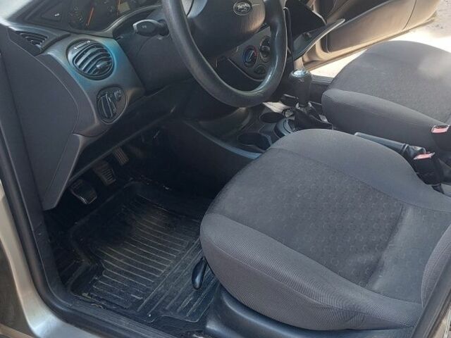 Сірий Форд Фокус, об'ємом двигуна 1.6 л та пробігом 266 тис. км за 3300 $, фото 2 на Automoto.ua