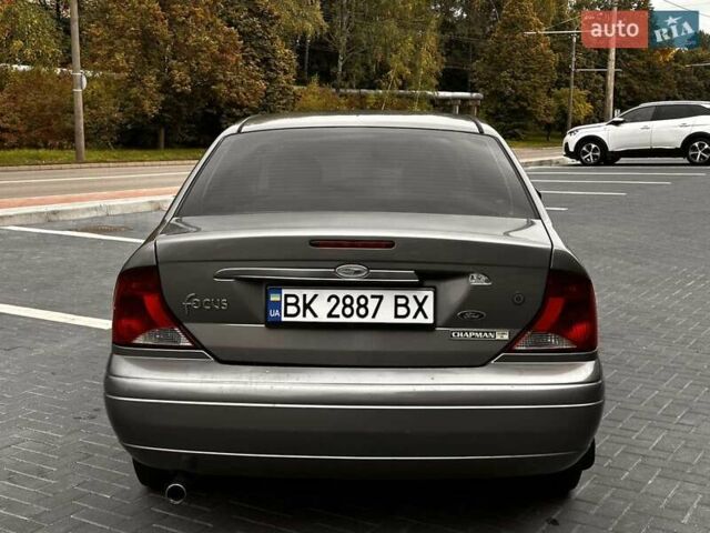 Серый Форд Фокус, объемом двигателя 1.8 л и пробегом 155 тыс. км за 2250 $, фото 5 на Automoto.ua