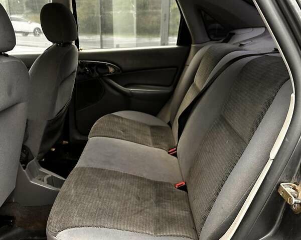 Серый Форд Фокус, объемом двигателя 1.8 л и пробегом 155 тыс. км за 2250 $, фото 16 на Automoto.ua