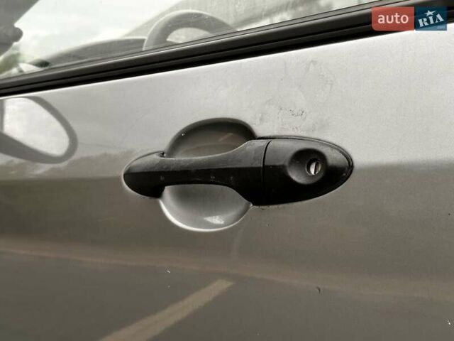 Серый Форд Фокус, объемом двигателя 1.8 л и пробегом 155 тыс. км за 2250 $, фото 7 на Automoto.ua