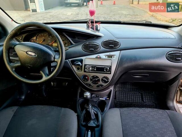 Серый Форд Фокус, объемом двигателя 1.6 л и пробегом 381 тыс. км за 3799 $, фото 15 на Automoto.ua