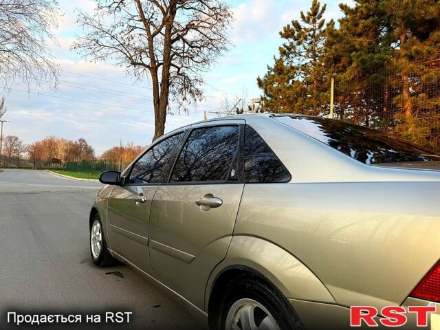 Серый Форд Фокус, объемом двигателя 1.6 л и пробегом 290 тыс. км за 3399 $, фото 3 на Automoto.ua