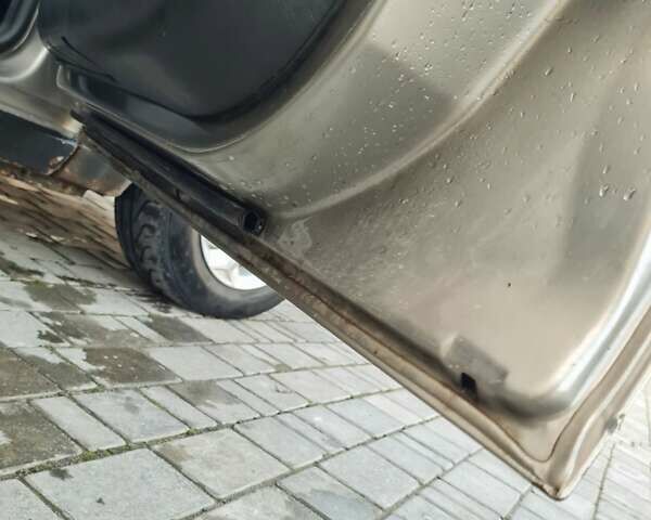 Серый Форд Фокус, объемом двигателя 1.6 л и пробегом 381 тыс. км за 3799 $, фото 10 на Automoto.ua