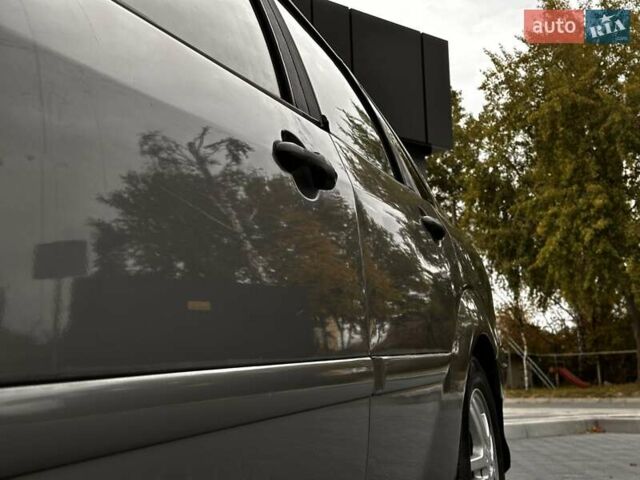 Серый Форд Фокус, объемом двигателя 1.8 л и пробегом 155 тыс. км за 2250 $, фото 31 на Automoto.ua