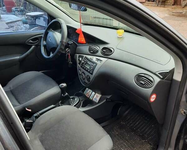 Серый Форд Фокус, объемом двигателя 1.6 л и пробегом 246 тыс. км за 3600 $, фото 4 на Automoto.ua