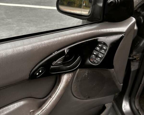 Серый Форд Фокус, объемом двигателя 1.8 л и пробегом 155 тыс. км за 2250 $, фото 19 на Automoto.ua