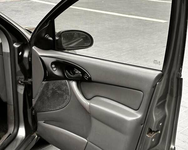 Серый Форд Фокус, объемом двигателя 1.8 л и пробегом 155 тыс. км за 2250 $, фото 14 на Automoto.ua