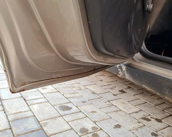 Серый Форд Фокус, объемом двигателя 1.6 л и пробегом 381 тыс. км за 3799 $, фото 11 на Automoto.ua