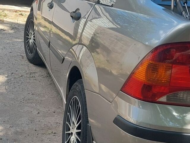 Сірий Форд Фокус, об'ємом двигуна 1.6 л та пробігом 266 тис. км за 3300 $, фото 1 на Automoto.ua