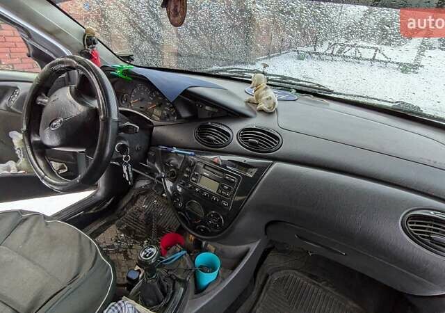 Серый Форд Фокус, объемом двигателя 1.8 л и пробегом 232 тыс. км за 3200 $, фото 4 на Automoto.ua