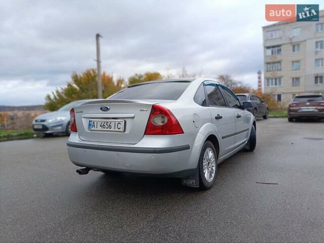 Форд Фокус 2005 у Києві на Automoto.ua Сірий Форд Фокус, об'ємом двигуна 1.56 л та пробігом 223 тис. км за 4900 $, фото 1 на Automoto.ua