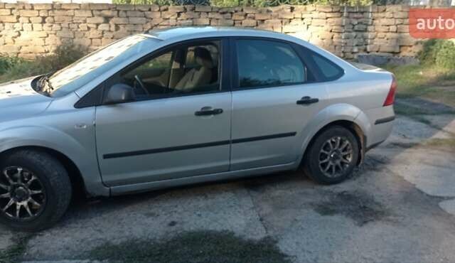 Серый Форд Фокус, объемом двигателя 1.6 л и пробегом 400 тыс. км за 3600 $, фото 2 на Automoto.ua