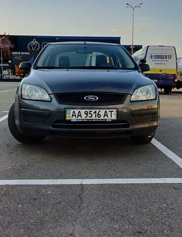 Серый Форд Фокус, объемом двигателя 1.4 л и пробегом 475 тыс. км за 3500 $, фото 2 на Automoto.ua