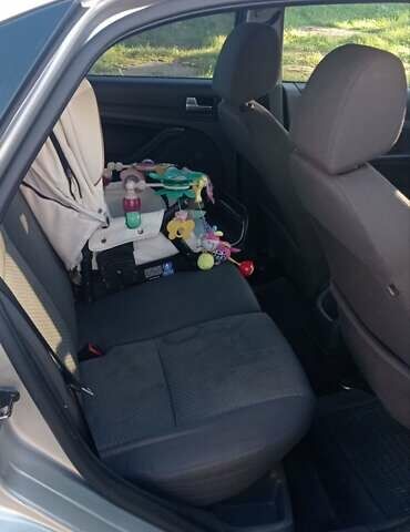 Серый Форд Фокус, объемом двигателя 1.6 л и пробегом 400 тыс. км за 3600 $, фото 7 на Automoto.ua