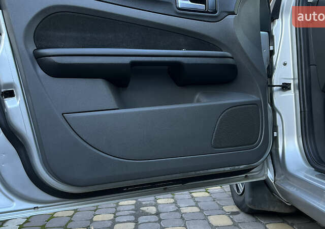 Форд Фокус 2005 в Виннице на Automoto.ua Серый Форд Фокус, объемом двигателя 1.6 л и пробегом 310 тыс. км за 3899 $, фото 30 на Automoto.ua