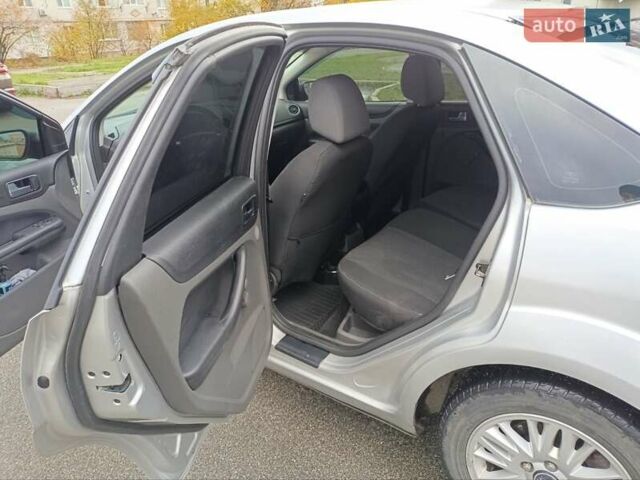 Форд Фокус 2005 у Києві на Automoto.ua Сірий Форд Фокус, об'ємом двигуна 1.56 л та пробігом 223 тис. км за 4900 $, фото 10 на Automoto.ua