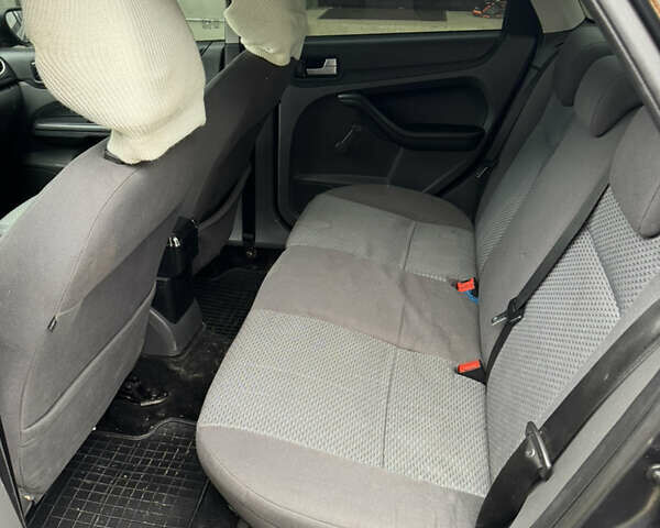 Сірий Форд Фокус, об'ємом двигуна 1.6 л та пробігом 290 тис. км за 3500 $, фото 4 на Automoto.ua