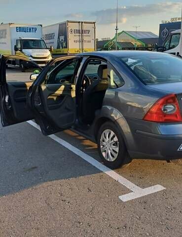 Серый Форд Фокус, объемом двигателя 1.4 л и пробегом 475 тыс. км за 3500 $, фото 6 на Automoto.ua