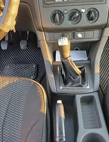 Серый Форд Фокус, объемом двигателя 1.4 л и пробегом 475 тыс. км за 3500 $, фото 5 на Automoto.ua